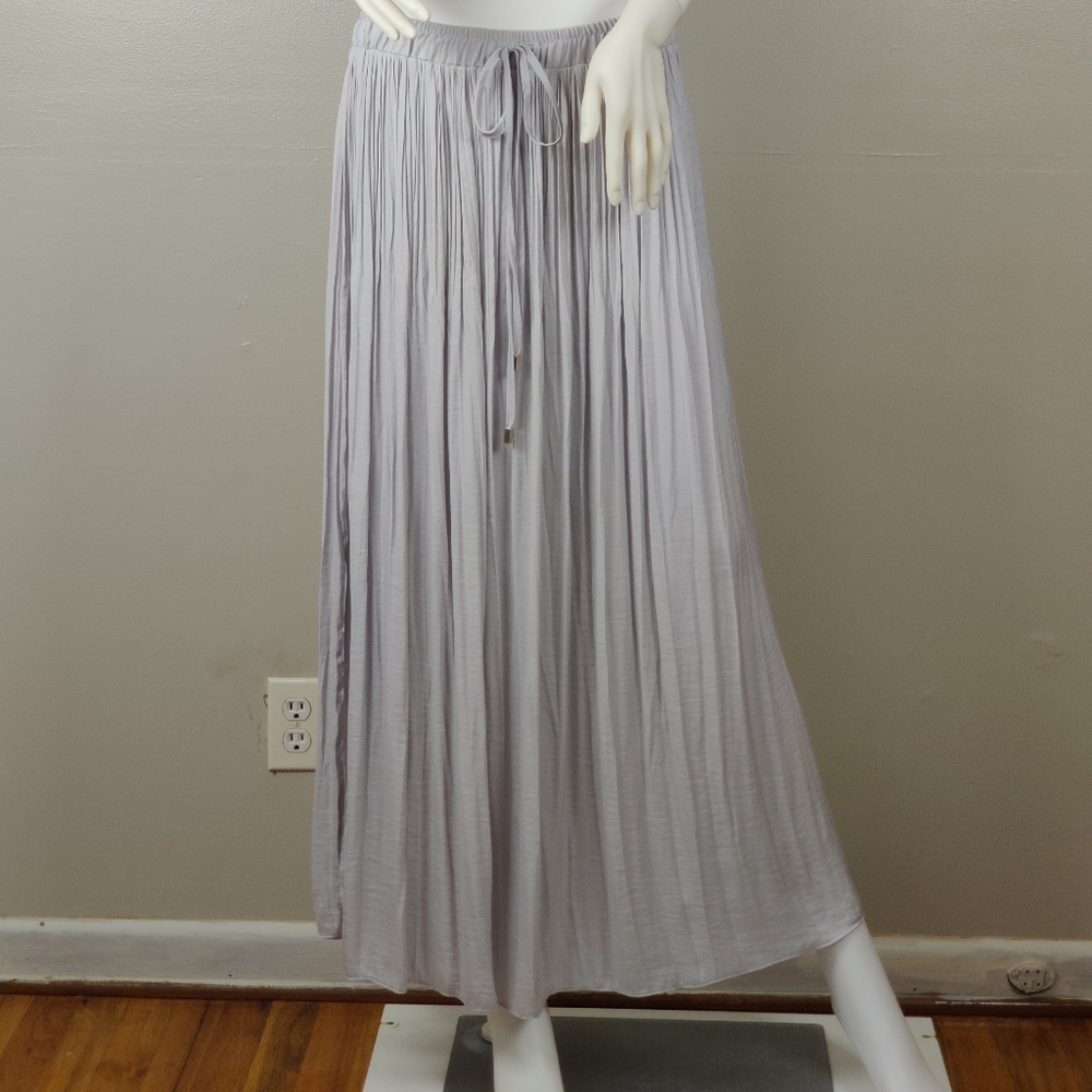 Liz Claiborne Long Light Gray Wrinkle Skirt Size M
